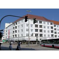 P1010116 Weisser Wohnblock - Eckgebäude mit Balkons. | Fuhlsbüttler Straße - Fuhle, Hamburg Barmbek Nord